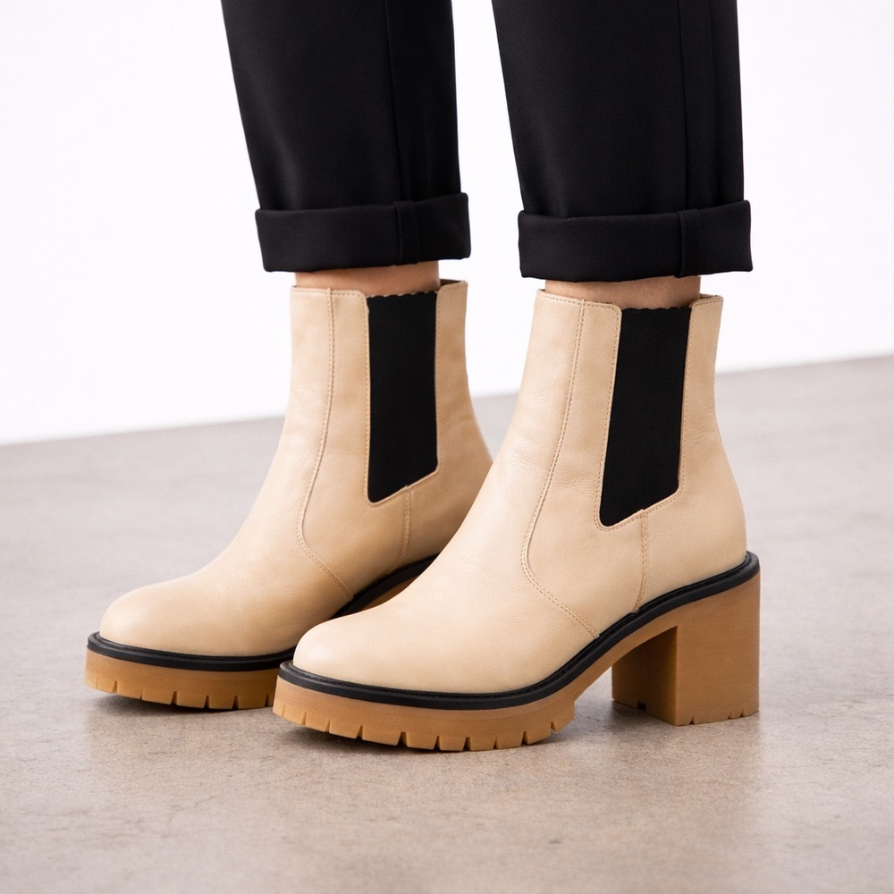 Free People Chelsea Cream & Black Platform Chelsea Boots – Women’s 8.5| EU 39